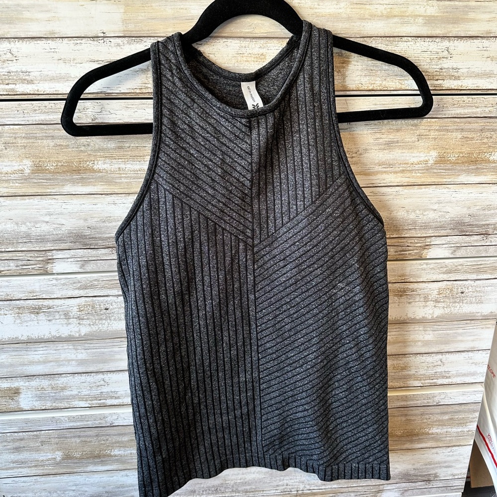 ✨ All in Motion Ribbed High Neck Athletic Tank Top Gray Size Medium ✨